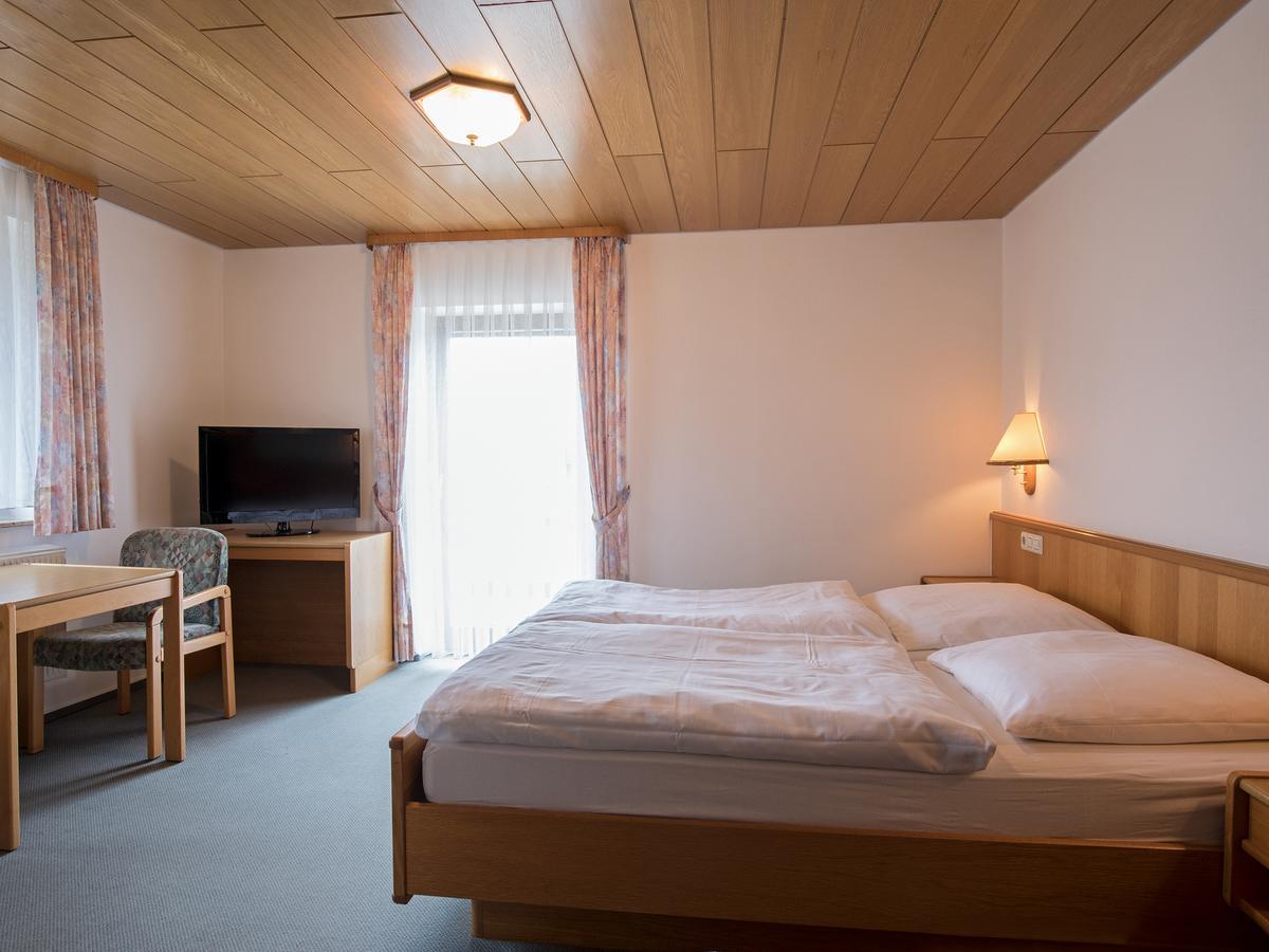 Landgasthof Adler Utzmemmingen Buitenkant foto