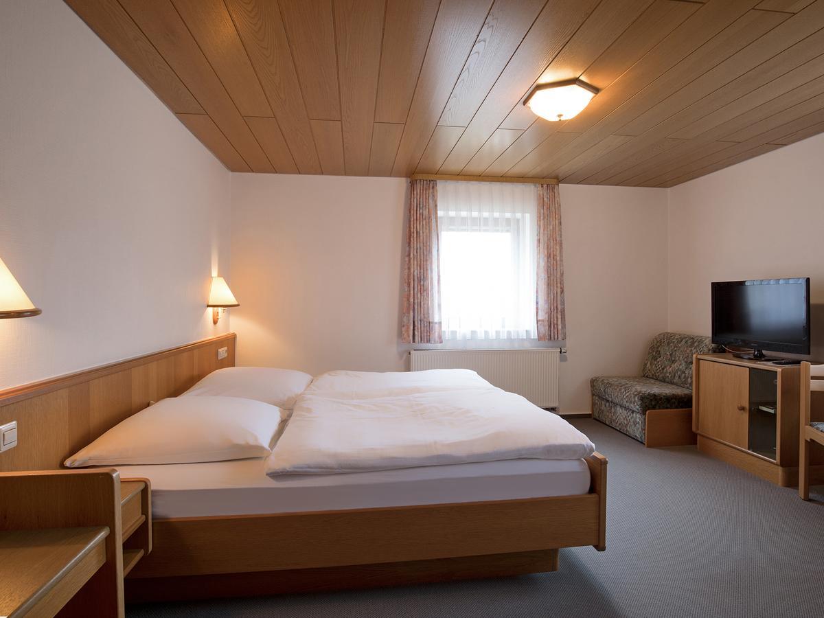 Landgasthof Adler Utzmemmingen Buitenkant foto
